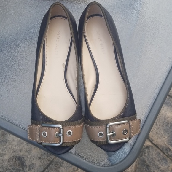 NINE WEST PEEP TOE BUCKLE TOP FLATS - Picture 3 of 8